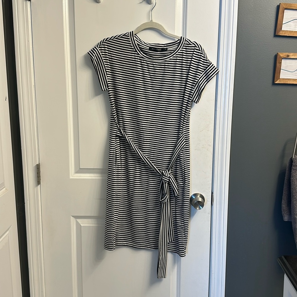 Causal dress